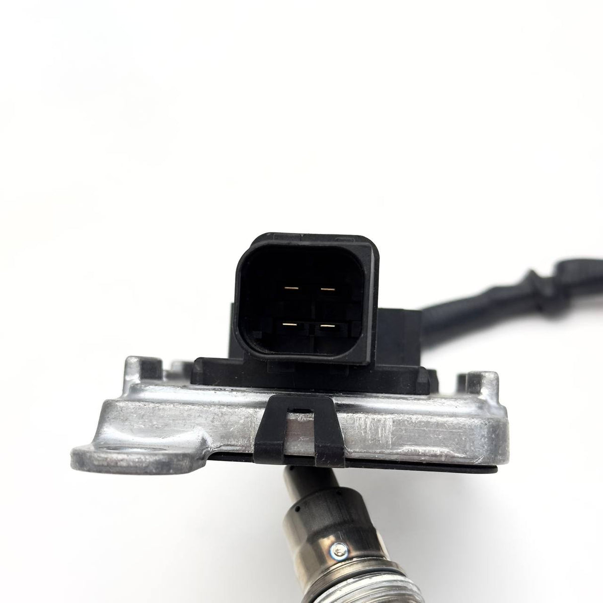 1906307 | Genuine Cummins® NOx Nitrogen Oixide Sensor