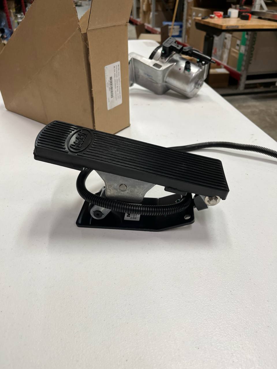 D21-6024 | Genuine Paccar® Accelerator Pedal Assembly For Peterbilt