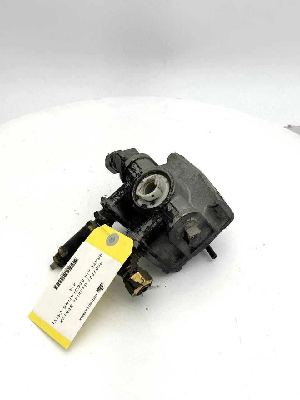 909762 | Genuine Bendix® Brake Air Regulating Valve Air