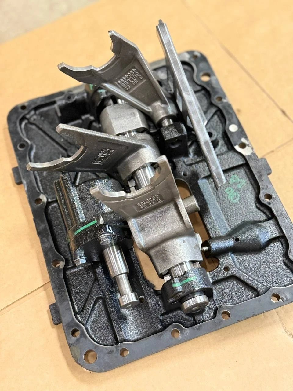 4302150 | Genuine Eaton® Shift Bar HSG Assy (FRO) Housing Kit