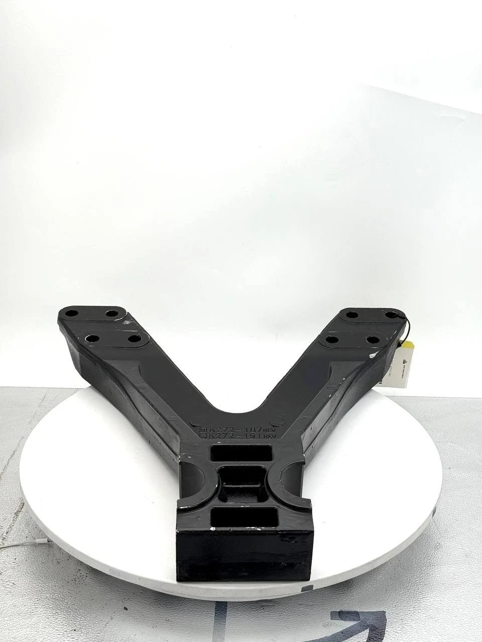 K272-191 | Genuine Kenworth® Aluminum Center Frame Bracket