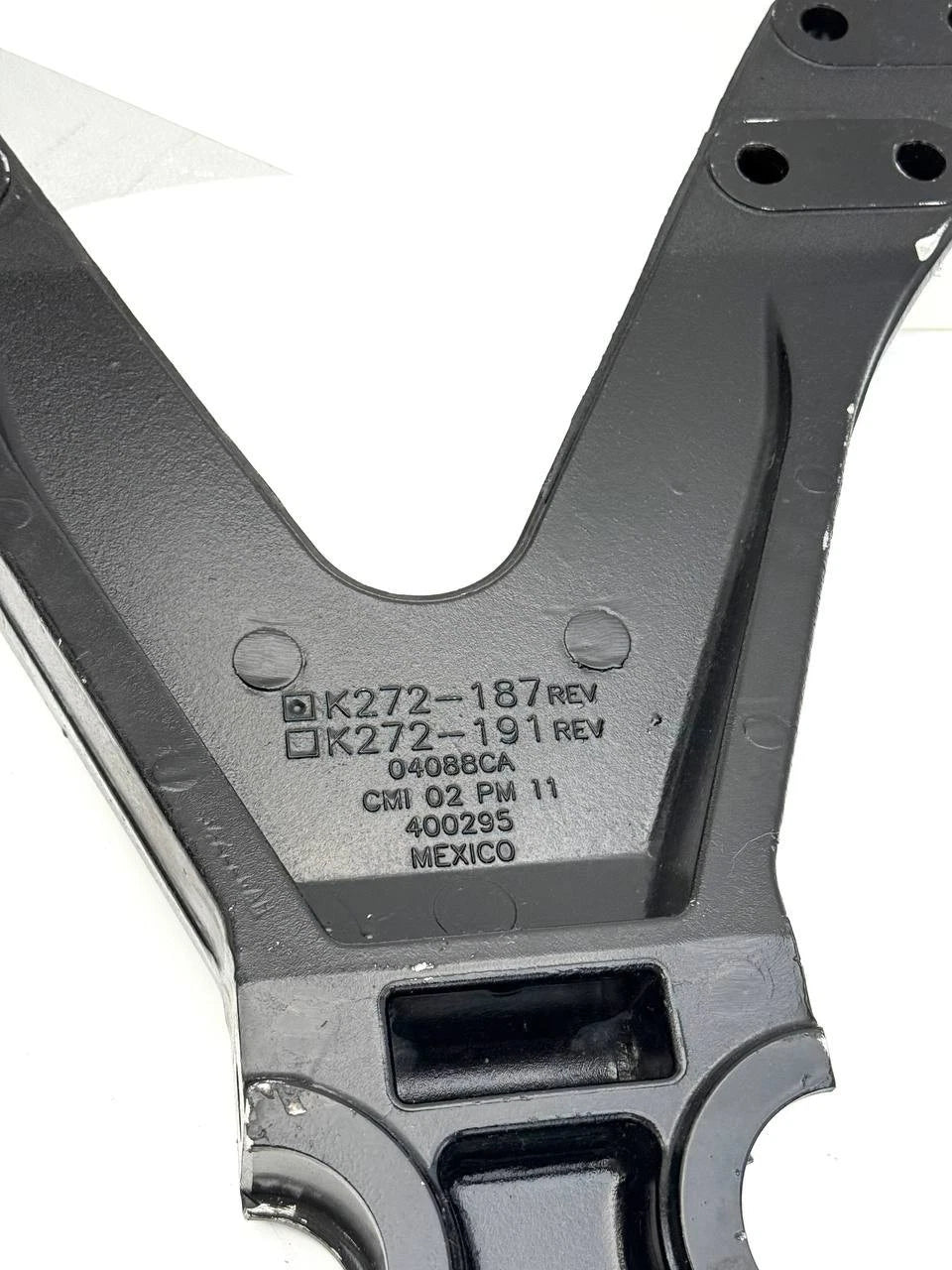 K272-191 | Genuine Kenworth® Aluminum Center Frame Bracket