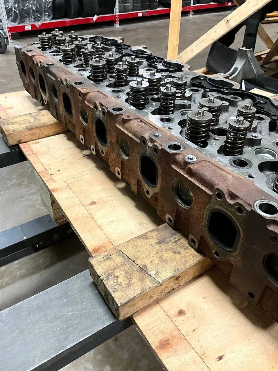 2304398 | Genuine Paccar® Cylinder Head MX-13 - Kenworth T880, 2024