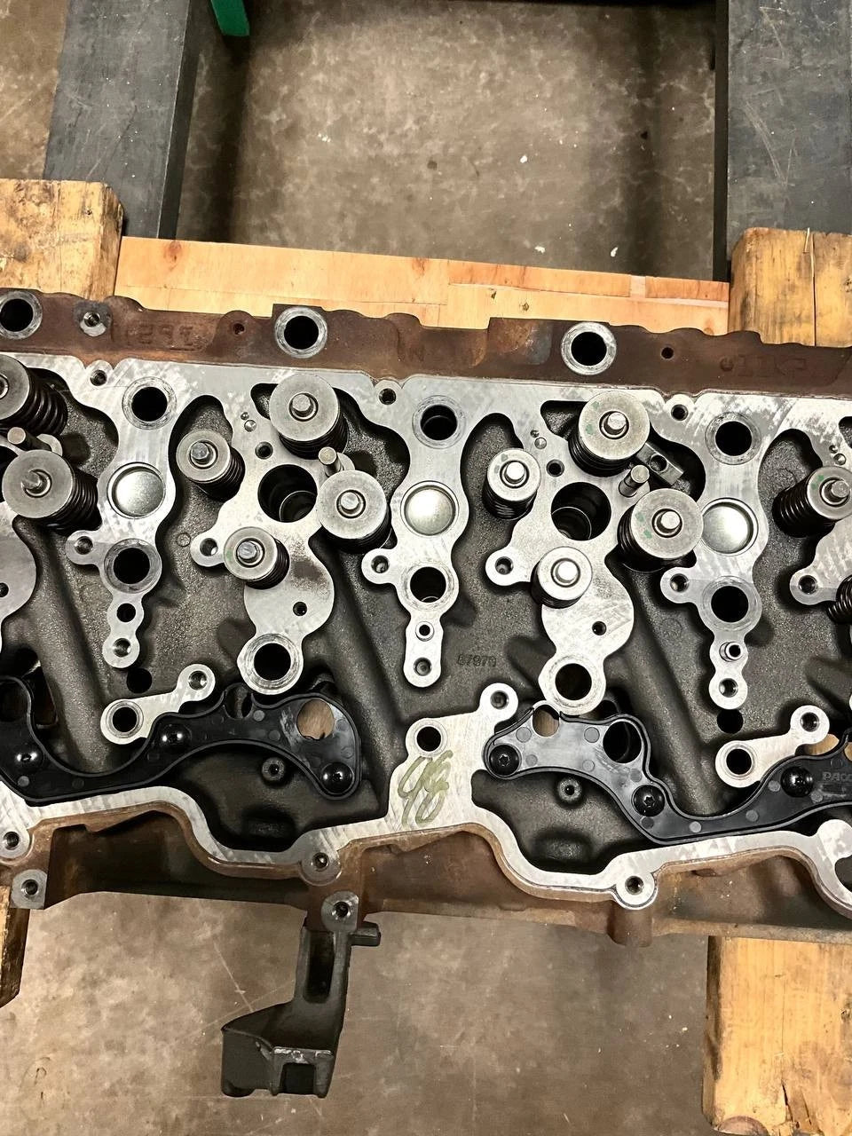 2304398 | Genuine Paccar® Cylinder Head MX-13 - Kenworth T880, 2024