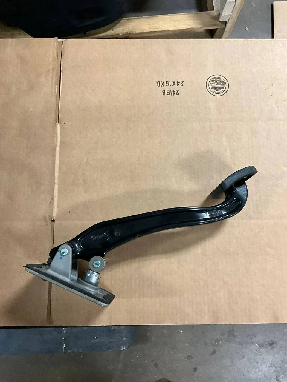 G90-6096-062 | Genuine Paccar® Foot Pedal