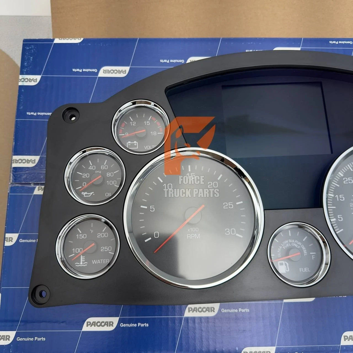 Q43-1133-1-1-107 | Genuine Paccar® Speedometer Instrument Cluster For T880, T680