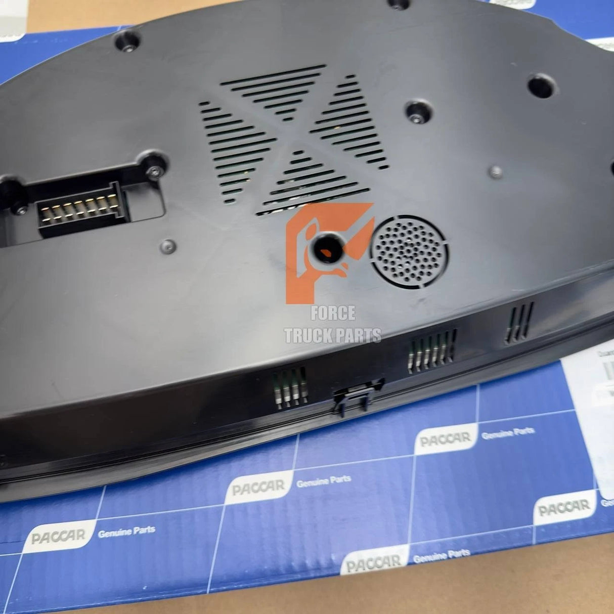 Q43-1133-1-1-107 | Genuine Paccar® Speedometer Instrument Cluster For T880, T680