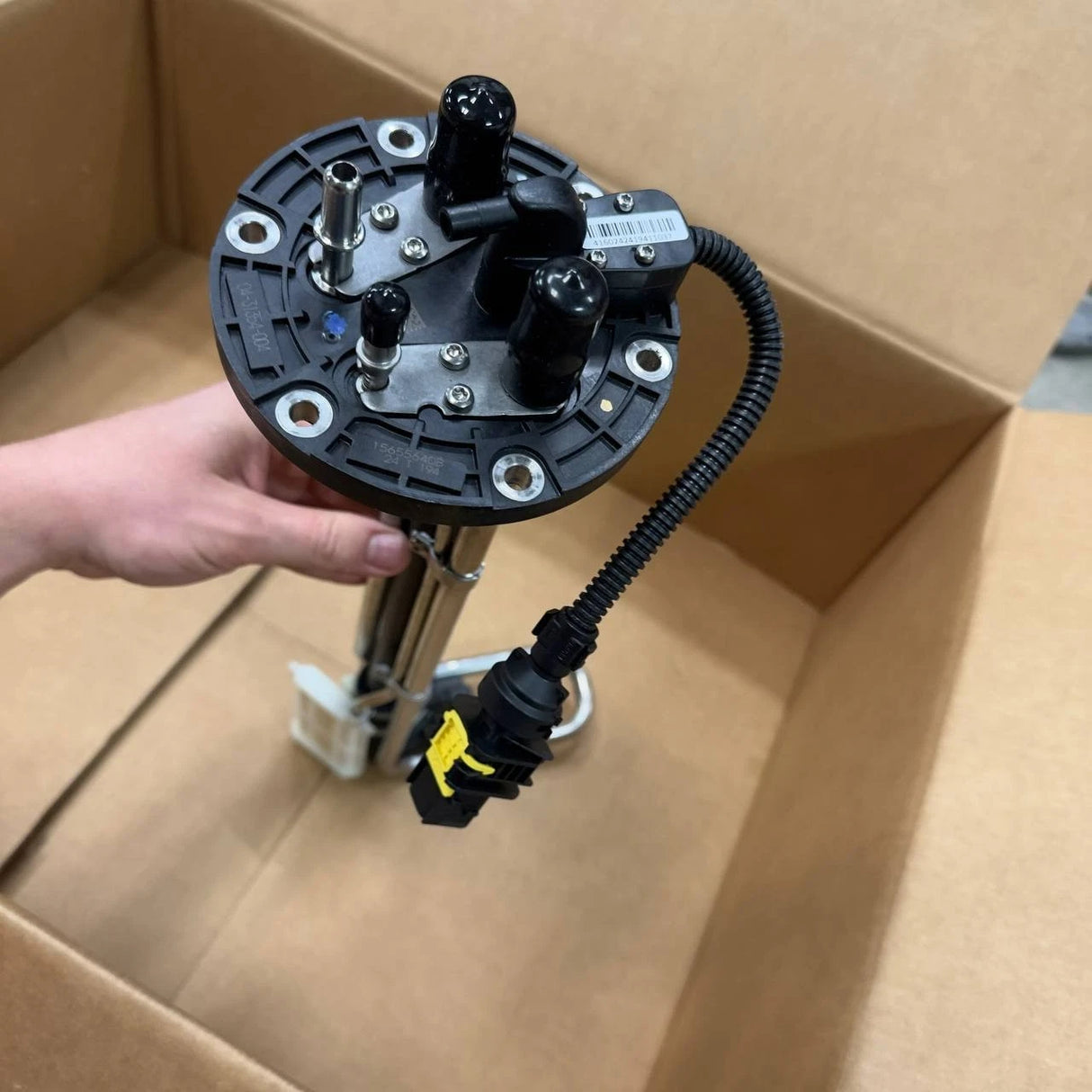 04-35649-001 | Genuine Freightliner® DEF Header 6 Gal, 6-Bolt