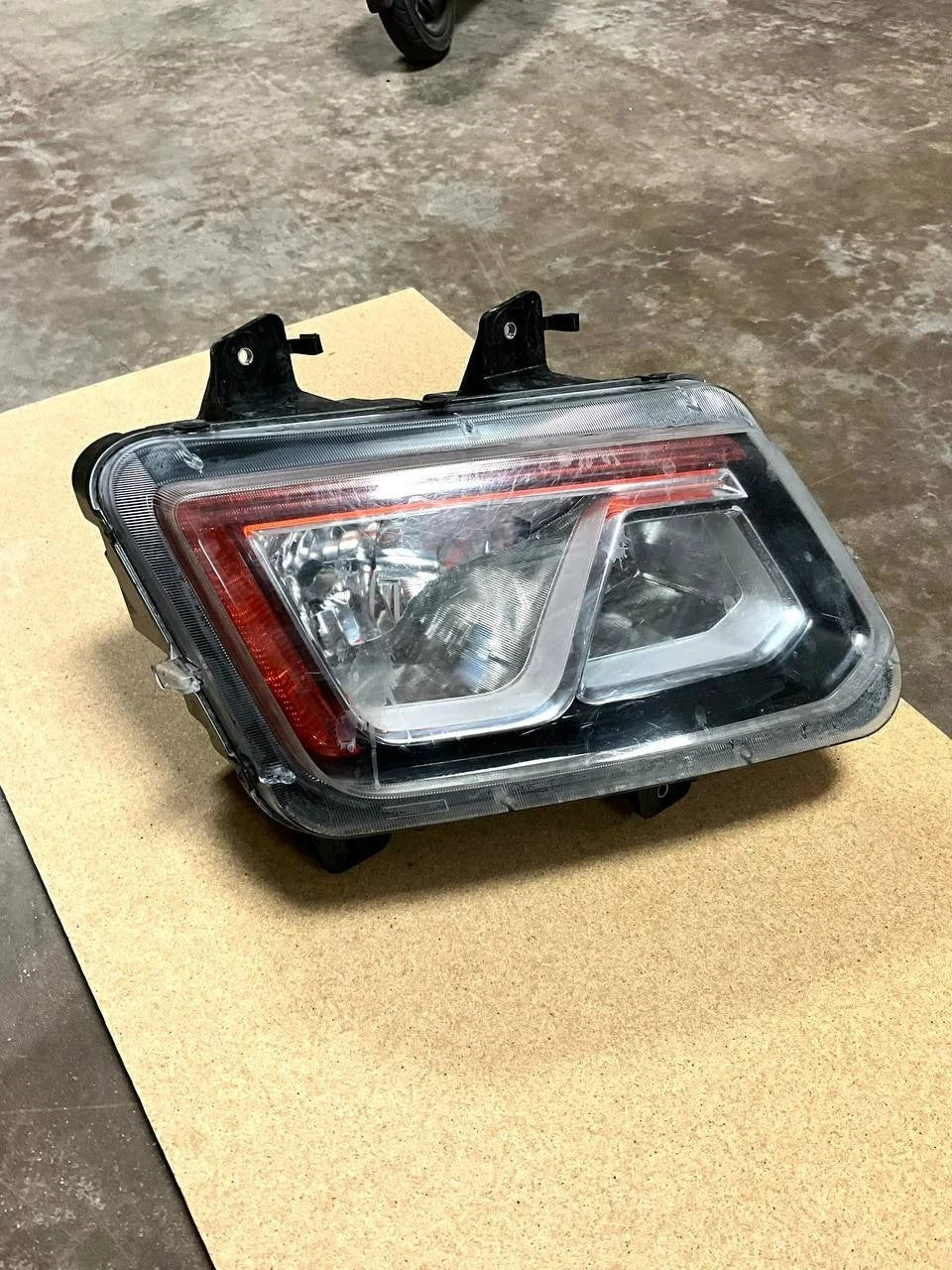 4060785C92 | Genuine International® Light, HD, LED Signal Composite, Right Hand