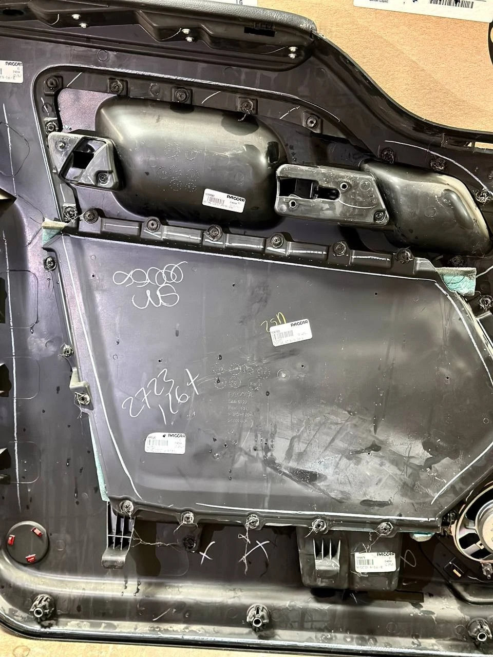 16959978 | Genuine Paccar® Door Trim Panel RH Right