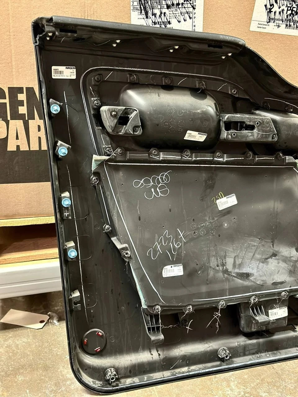 16959978 | Genuine Paccar® Door Trim Panel RH Right