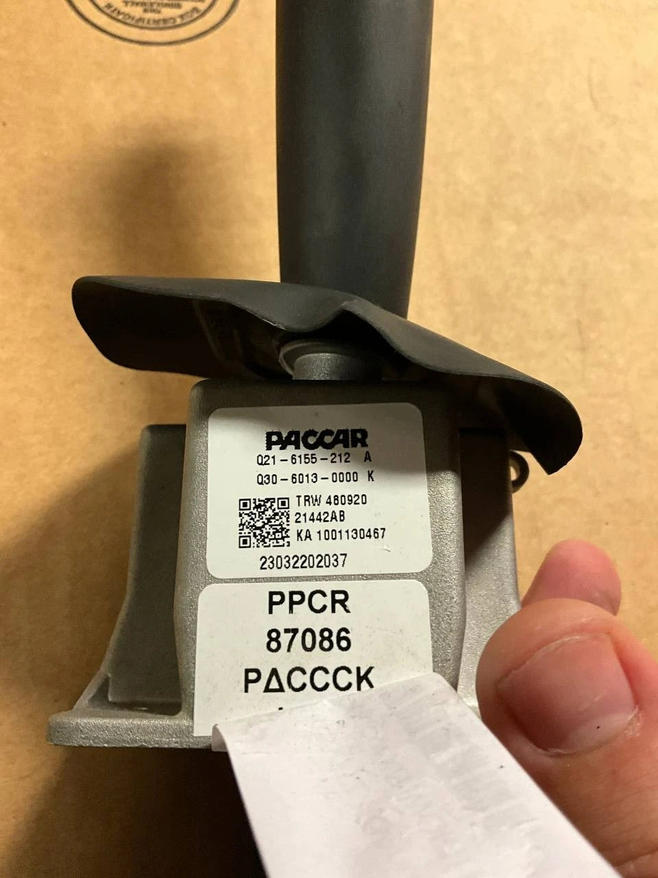 Q21-6117-292 | Genuine Paccar® Shift Stalk Control