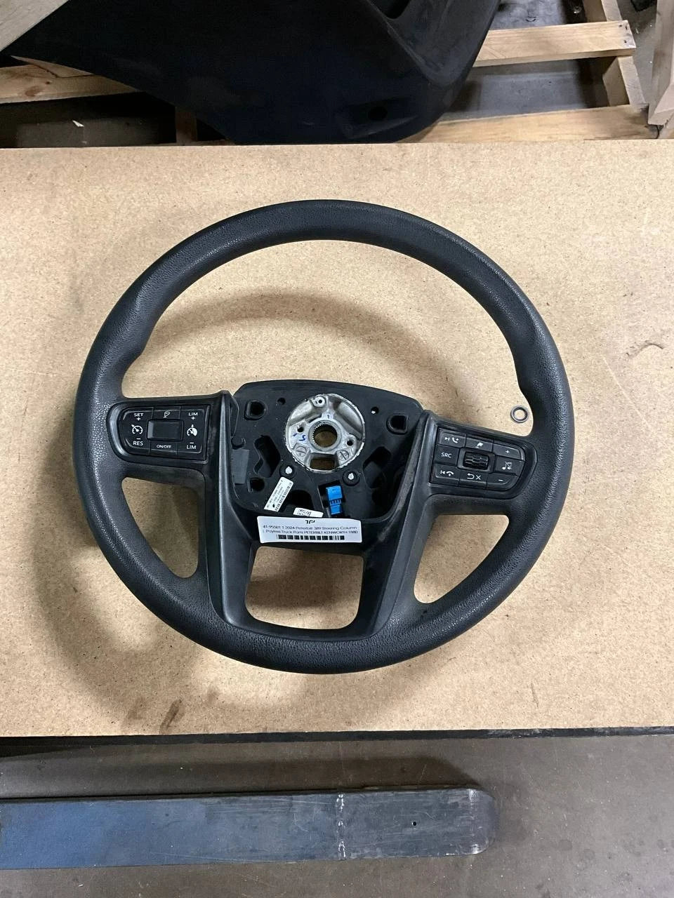 41-95501 | Genuine Paccar® Steering Wheel