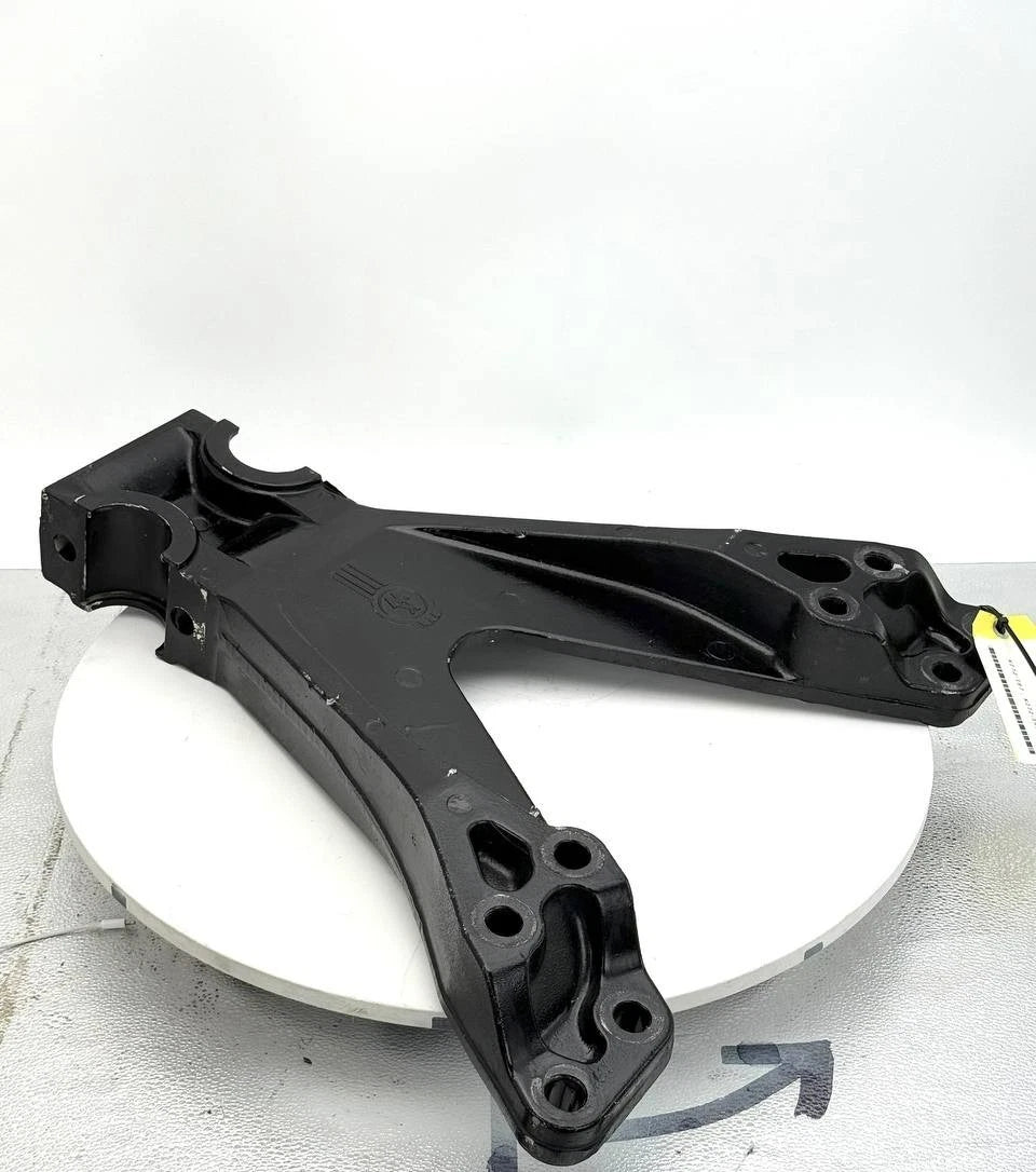 K272-191 | Genuine Kenworth® Aluminum Center Frame Bracket