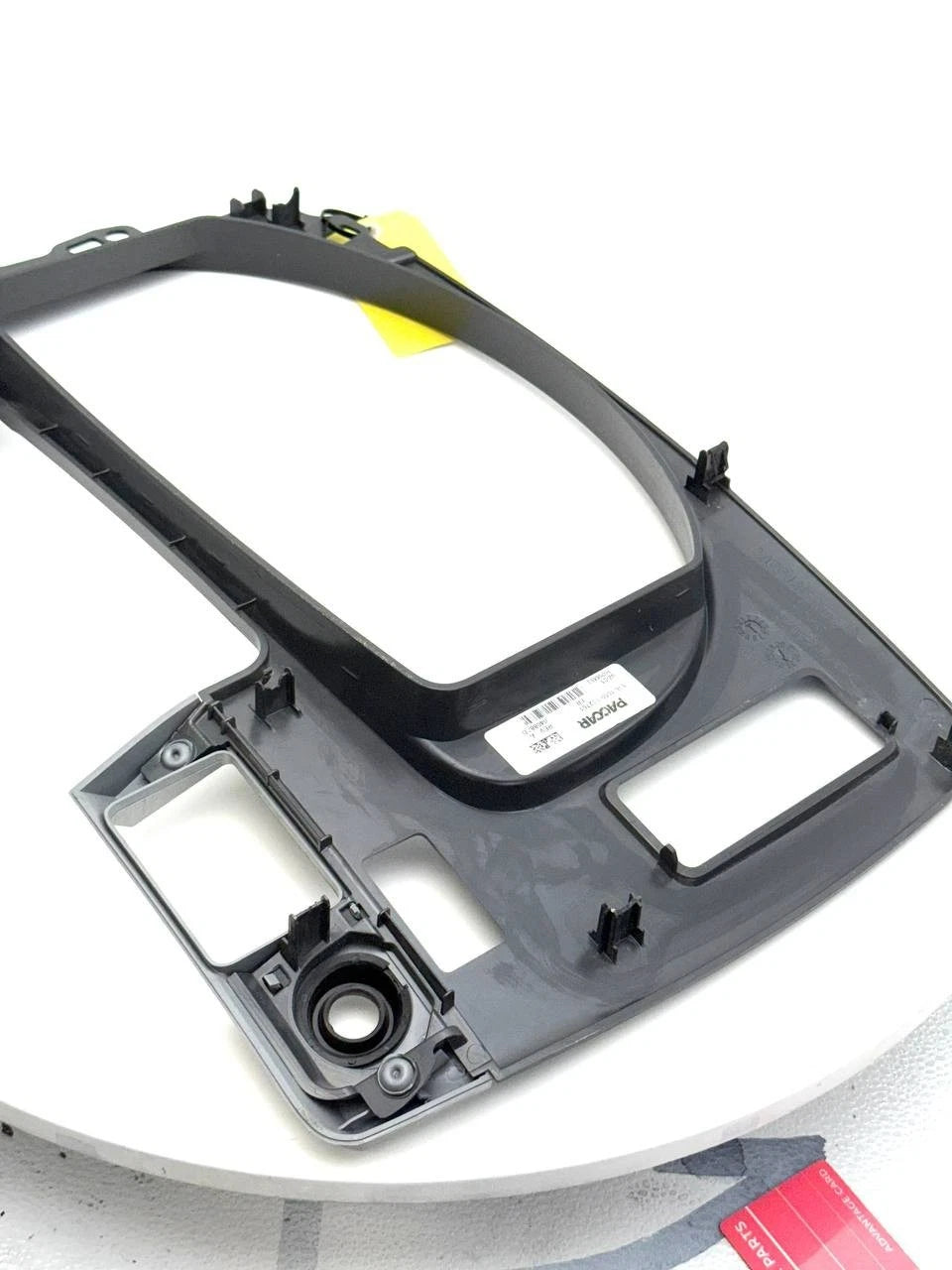S18-1050-1C2761 | Genuine Kenworth® Dash Panel Trim