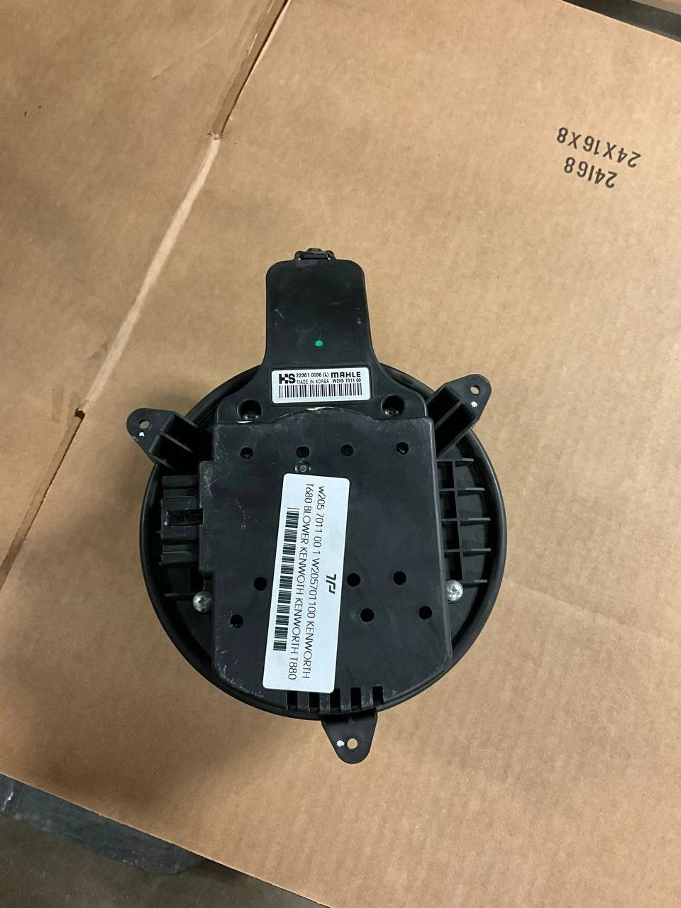 W205701102 | Genuine Kenworth® Blower Motor (HVAC)